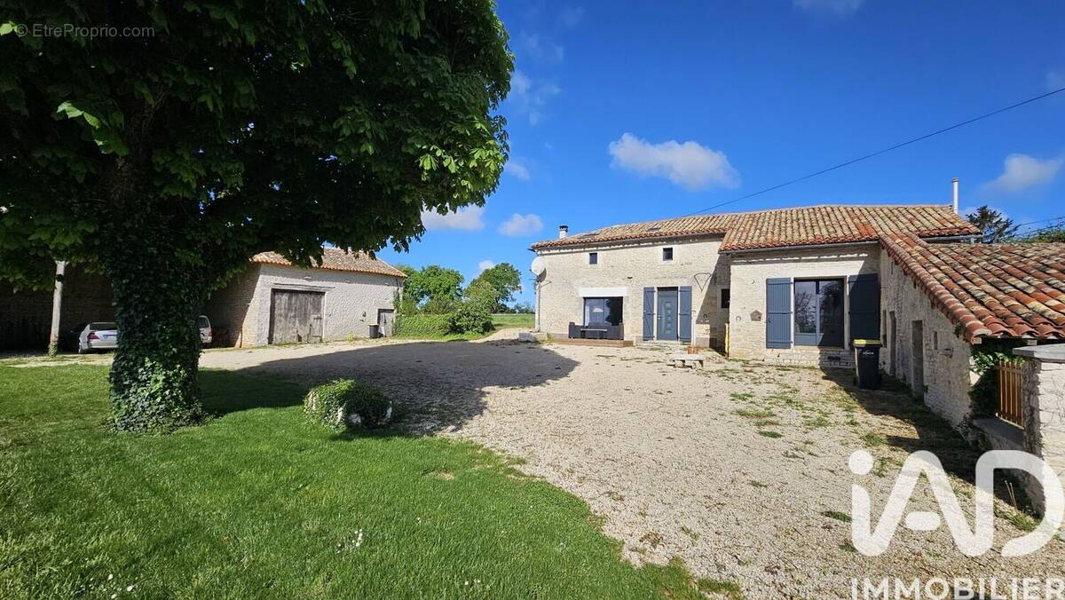 Photo 1 - Maison à SAINT-MACOUX