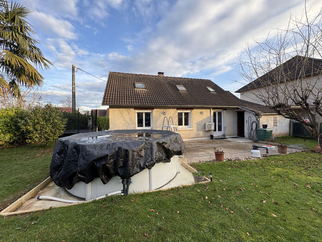 Maison à SAINT-PANTALEON-DE-LARCHE