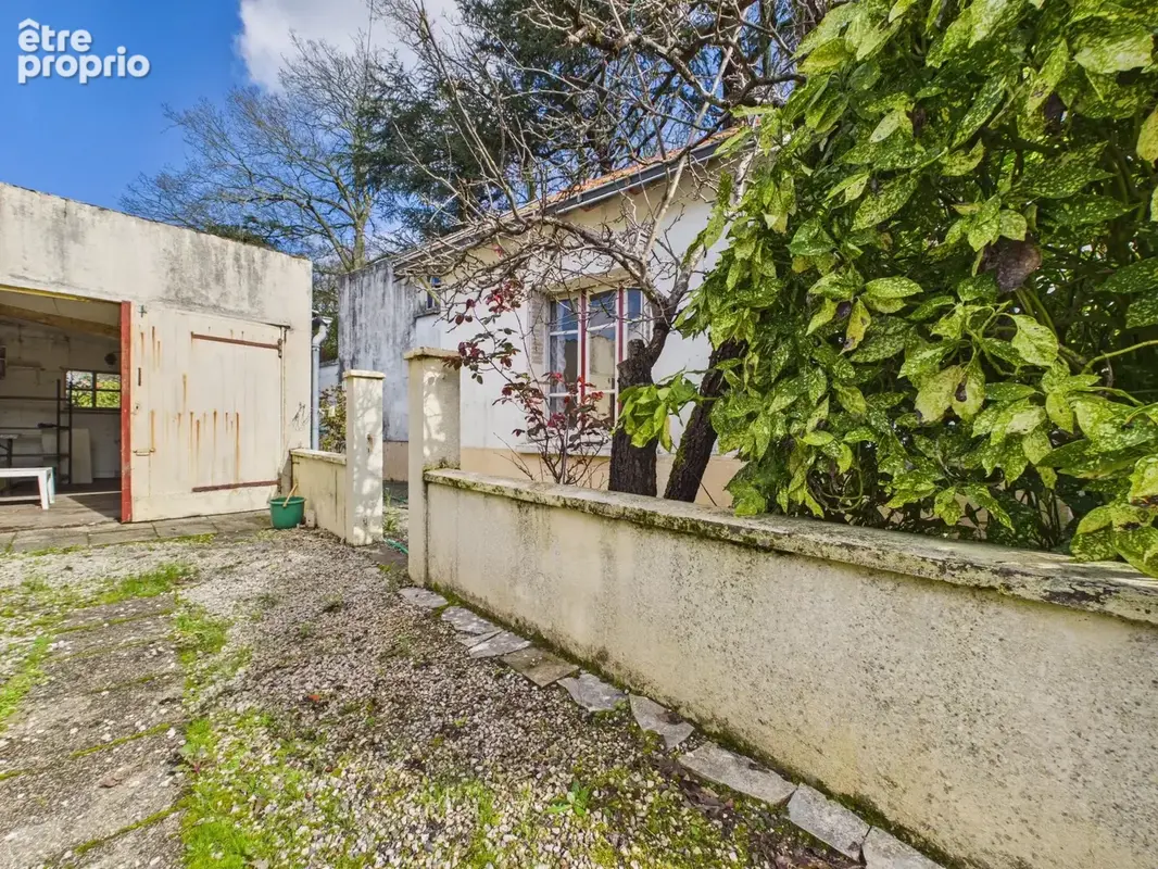 Maison à fort potentiel en fond d’impasse, avec jardin et dépendance à réinventer entièrement - photo 13