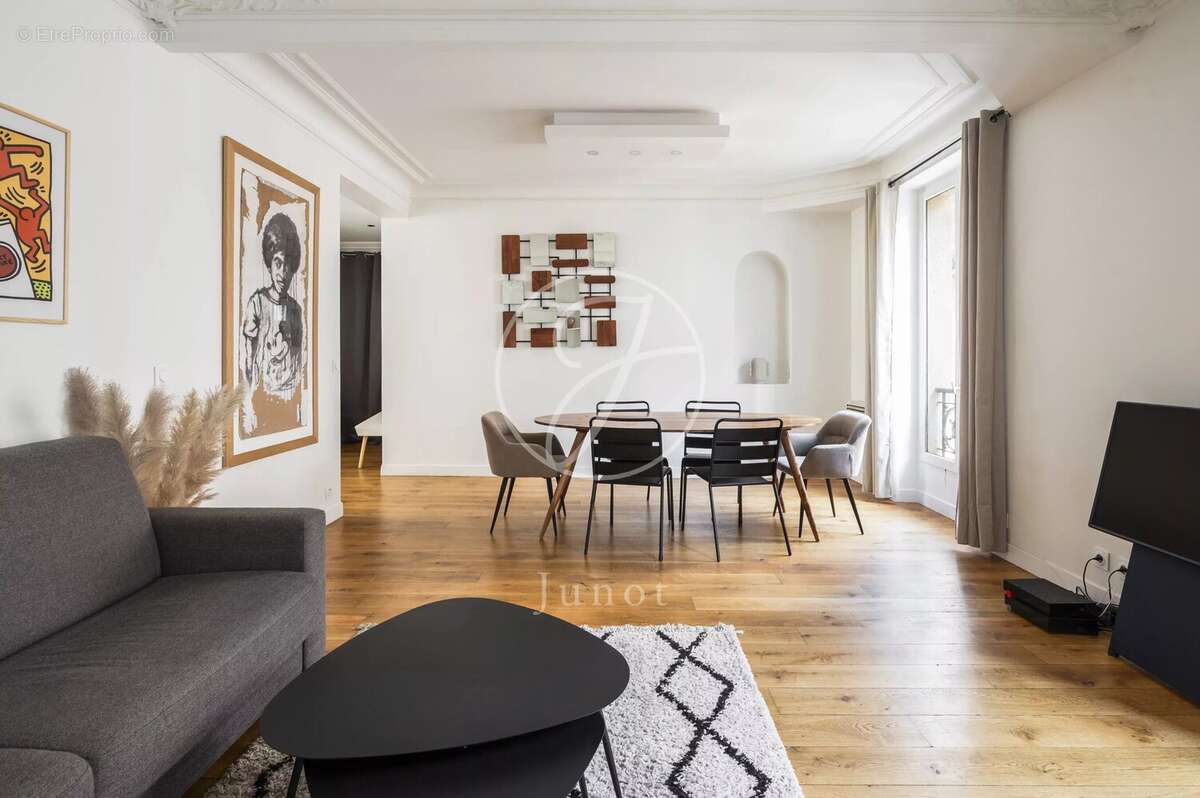 Appartement à PARIS-16E