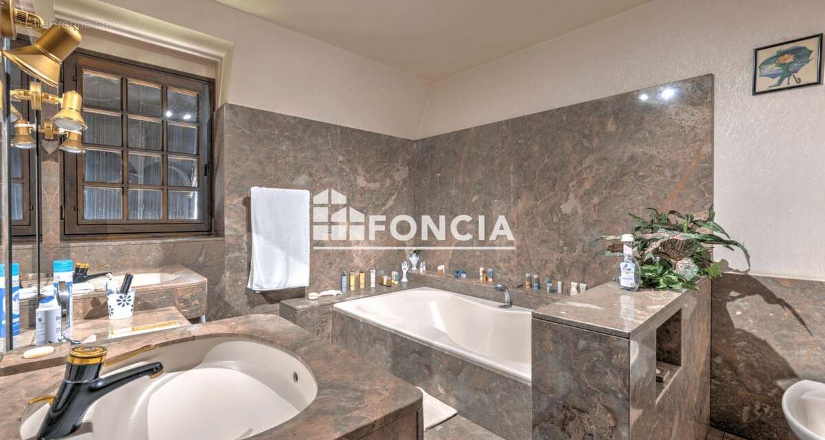 Maison à COULOUNIEIX-CHAMIERS