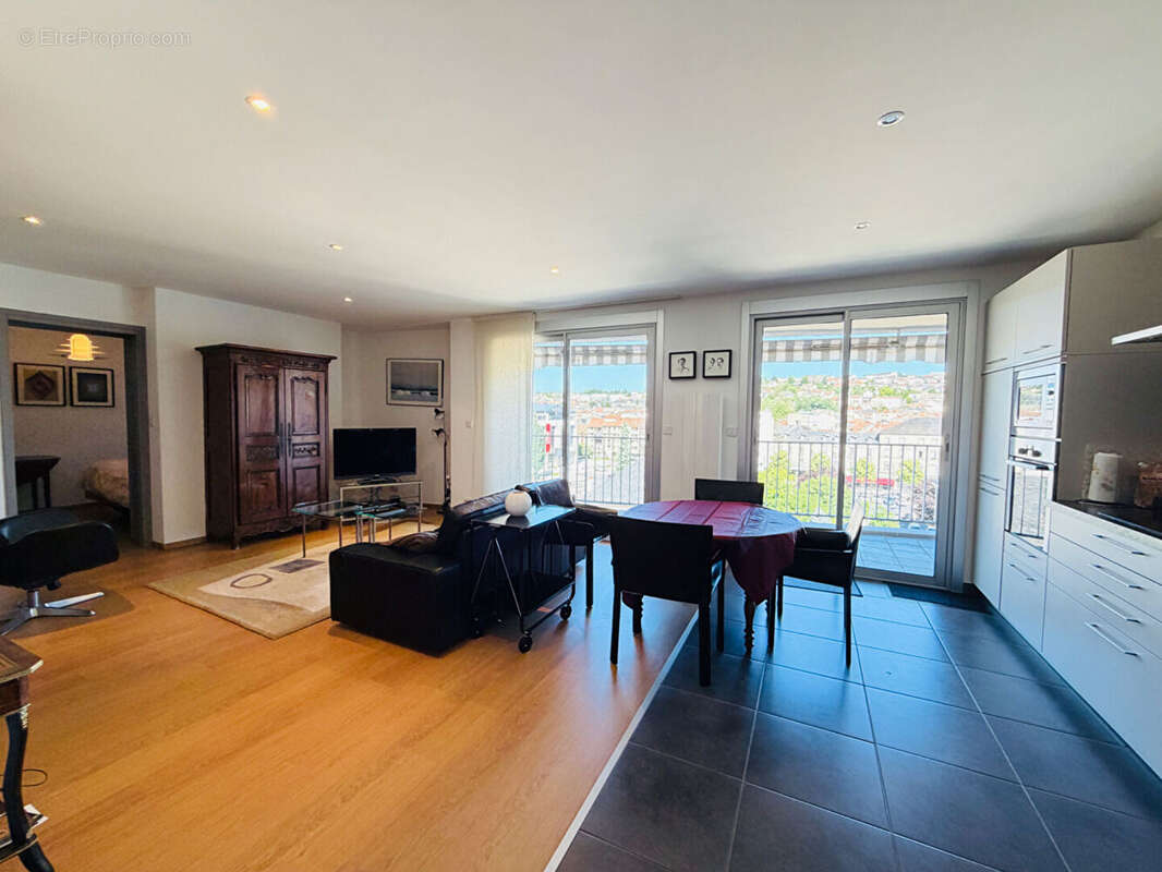 Aurillac secteur Gravier Appartement T3 77 m² avec garage - photo 2