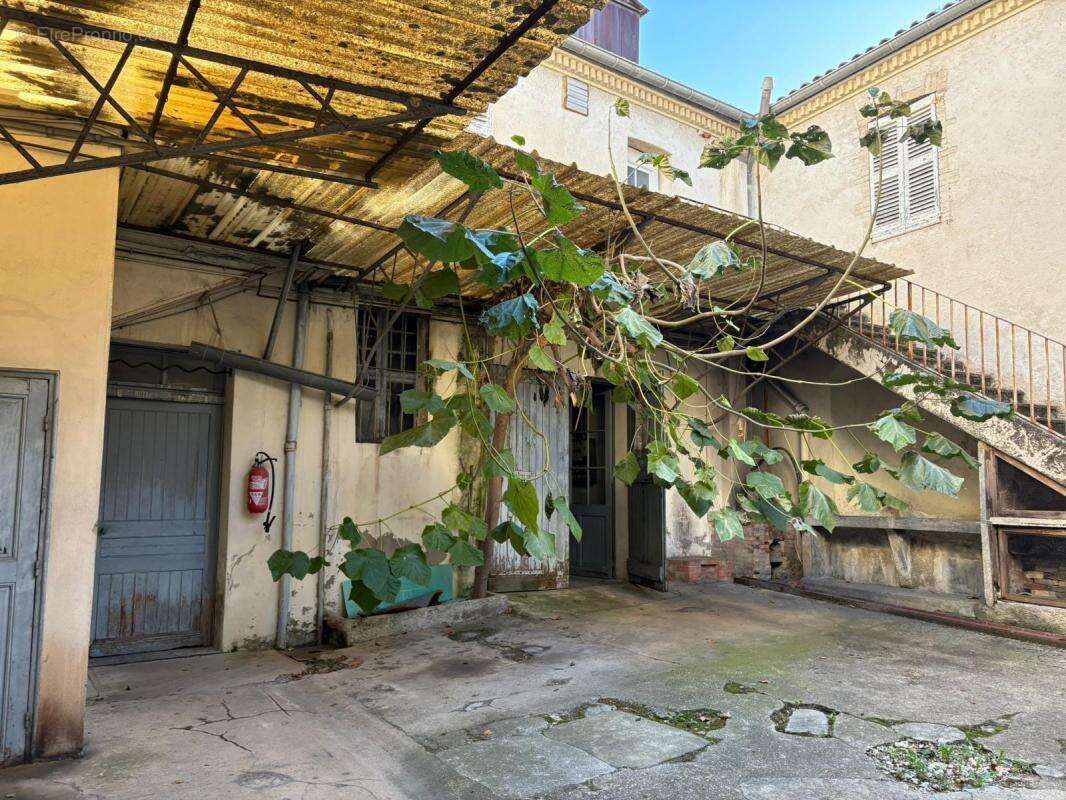 Commerce à VALLAURIS