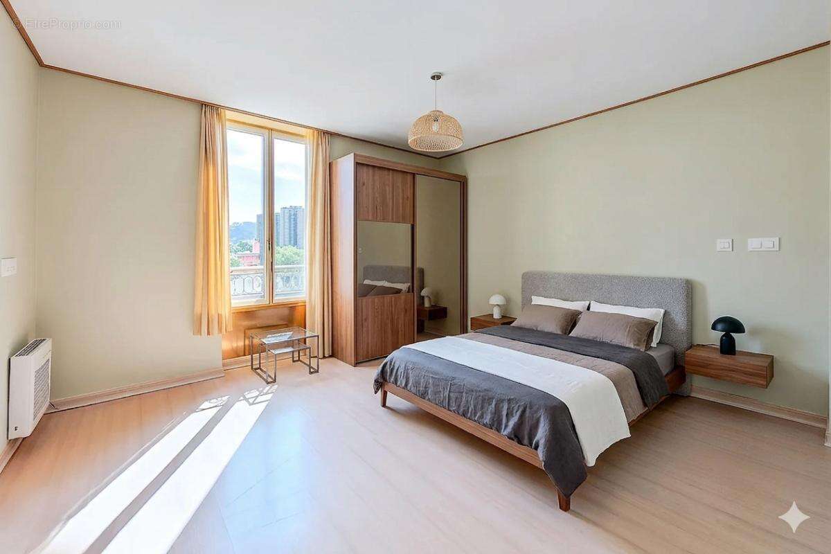 Maison à CHAMPAGNE-LES-MARAIS