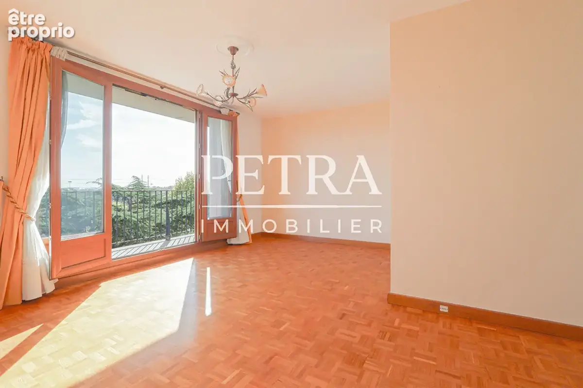 Appartement 4 pieces - fresnes - balcons - box - cave - ascenseur - photo 2