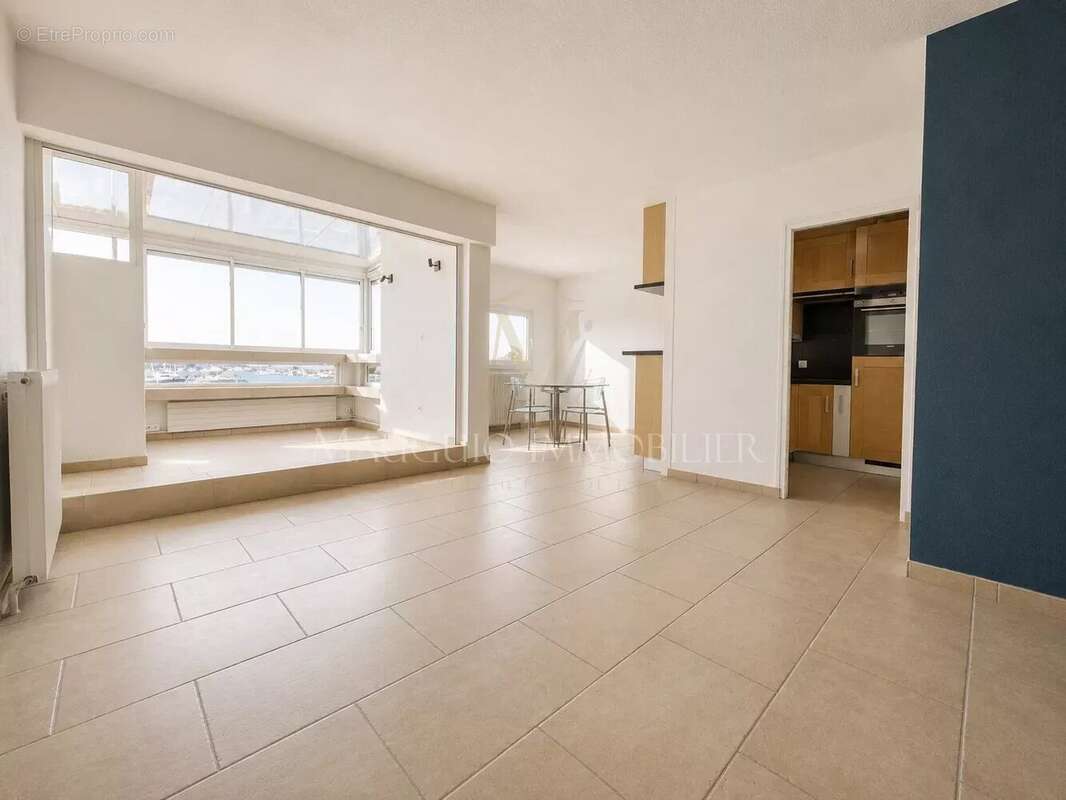 Marina T3 en duplex avec toit terrasse et appontement pour bateau - photo 3