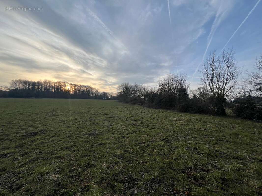 Terrain à COURTONNE-LA-MEURDRAC