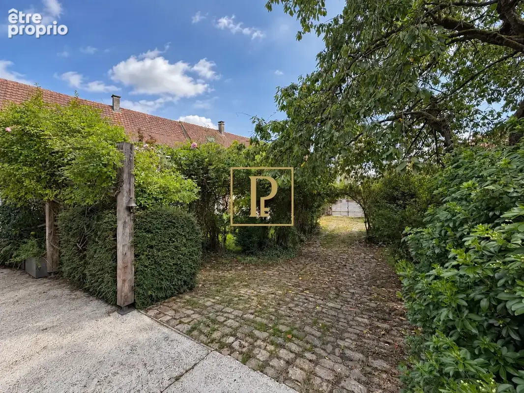 Ensemble immobilier de caractère   corps de ferme rénové & maison indépendante   parcelle de 1 048 m2 - photo 2