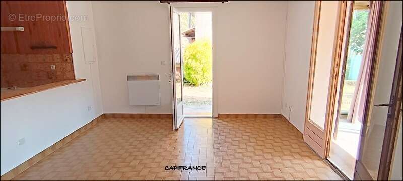 DIGNE-LES-BAINS 04000 A VENDRE Maison traditionnelle avec 2 appartements, terrain plat et clos, garage et cave - photo 16
