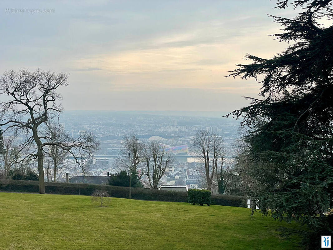 Appartement à MONT-SAINT-AIGNAN
