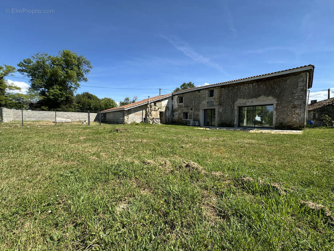 Maison à LES ESSARDS