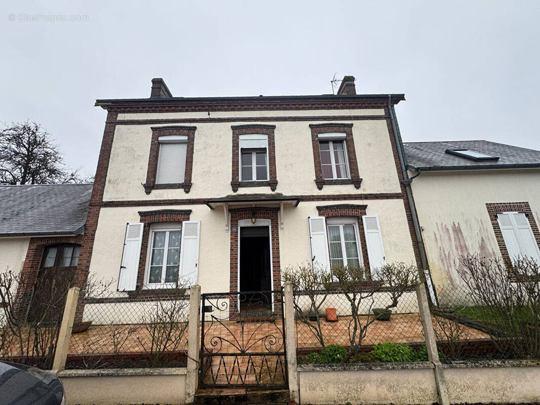 Maison à SAINTE-GAUBURGE-SAINTE-COLOMBE