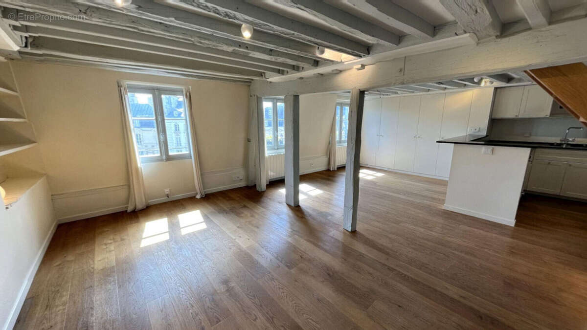 Appartement à PARIS-1E