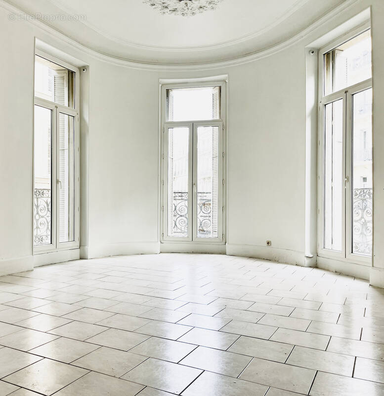 Appartement à MARSEILLE-1E
