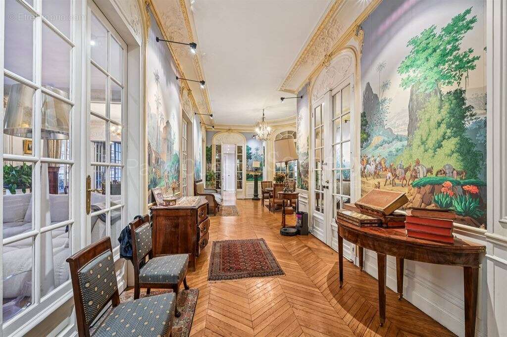 Appartement à PARIS-16E