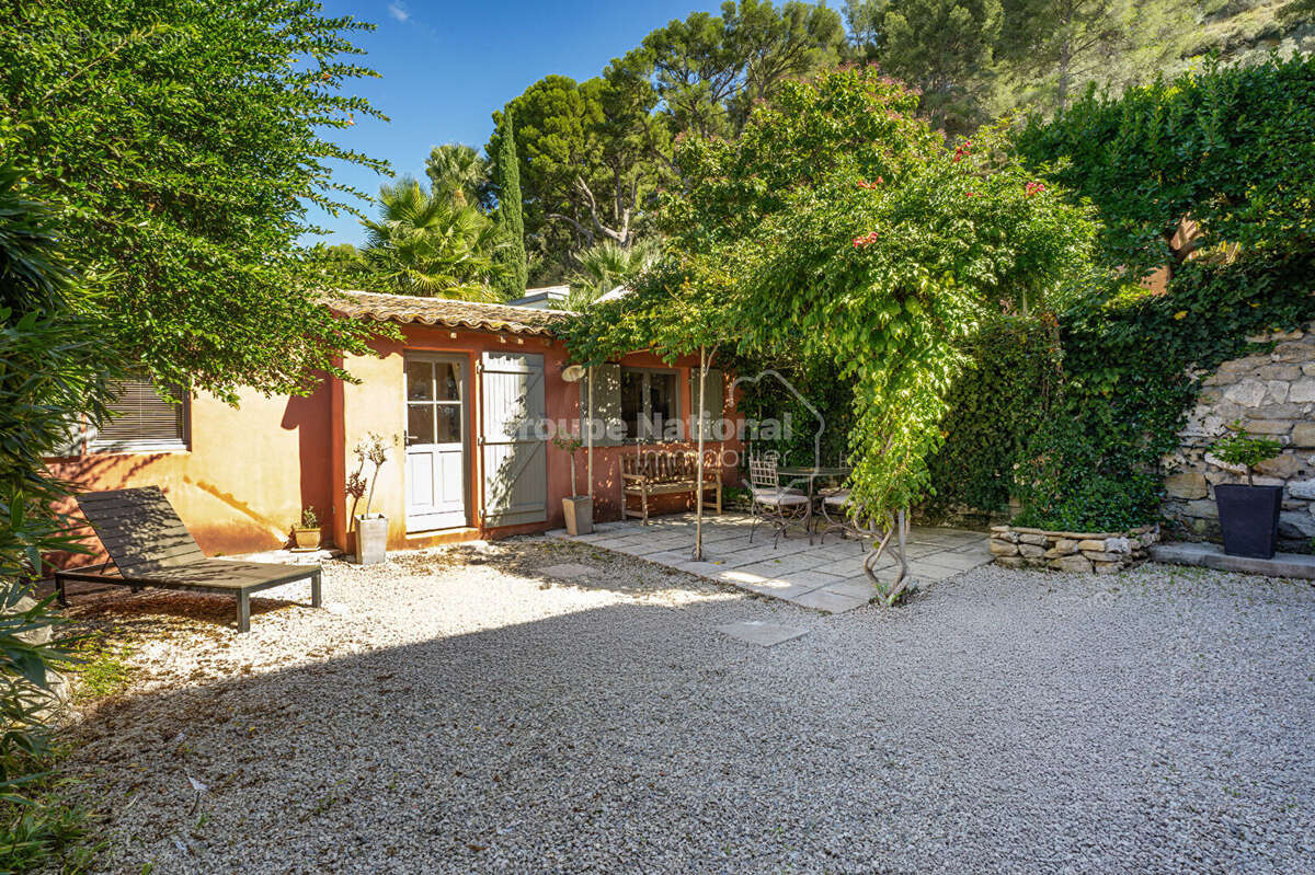 Maison à SAINT-CHAMAS