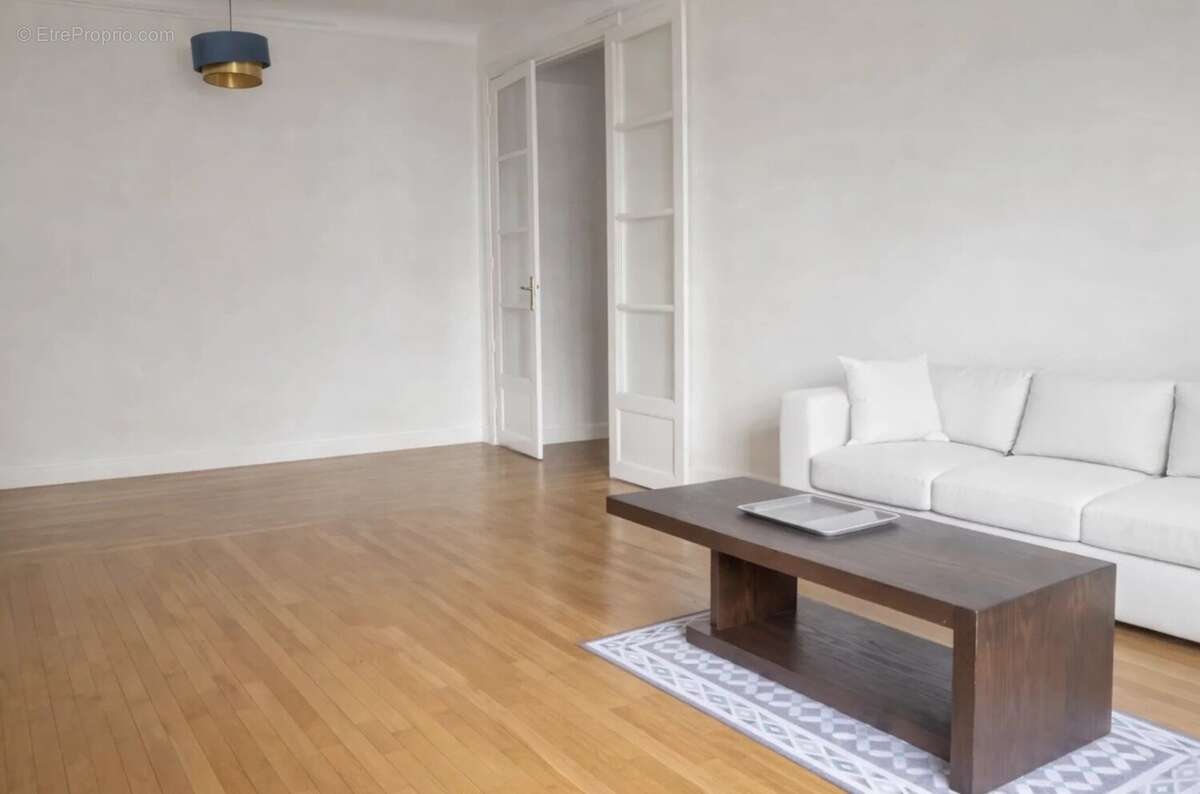 Appartement à PARIS-16E