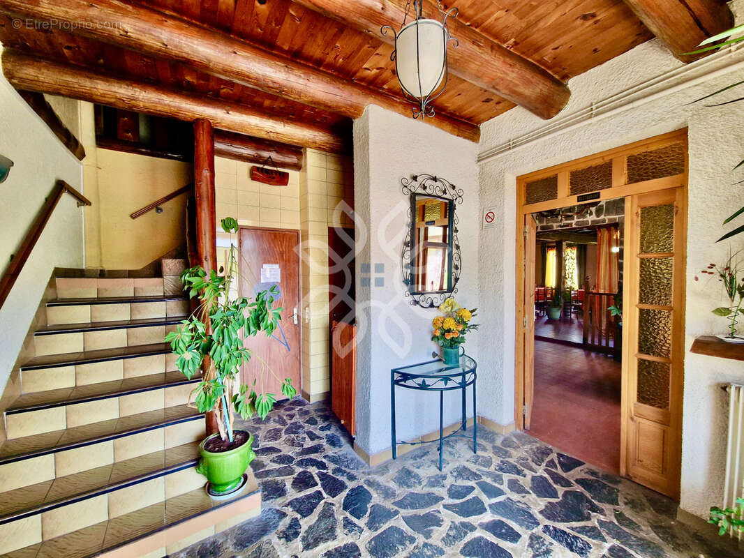 Maison à SAINTE-EUGENIE-DE-VILLENEUVE