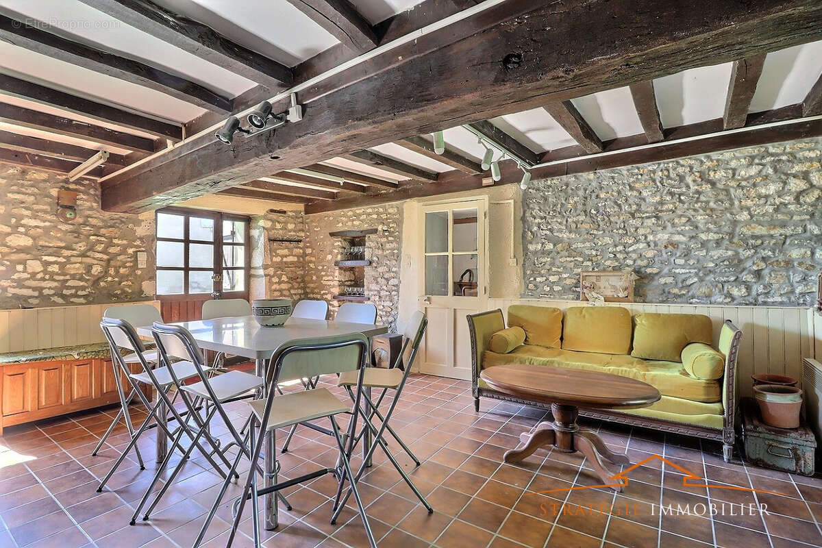 Village entre BUXY & SAINT GENGOUX LE NATIONAL, proche de la Voie Verte,  situé dans un petit hameau paisible, - photo 7