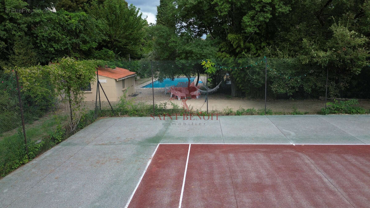 LE POUGET Propriété Agricole de 21143 m2 avec tennis et piscine et terrain de pétanque. - photo 44