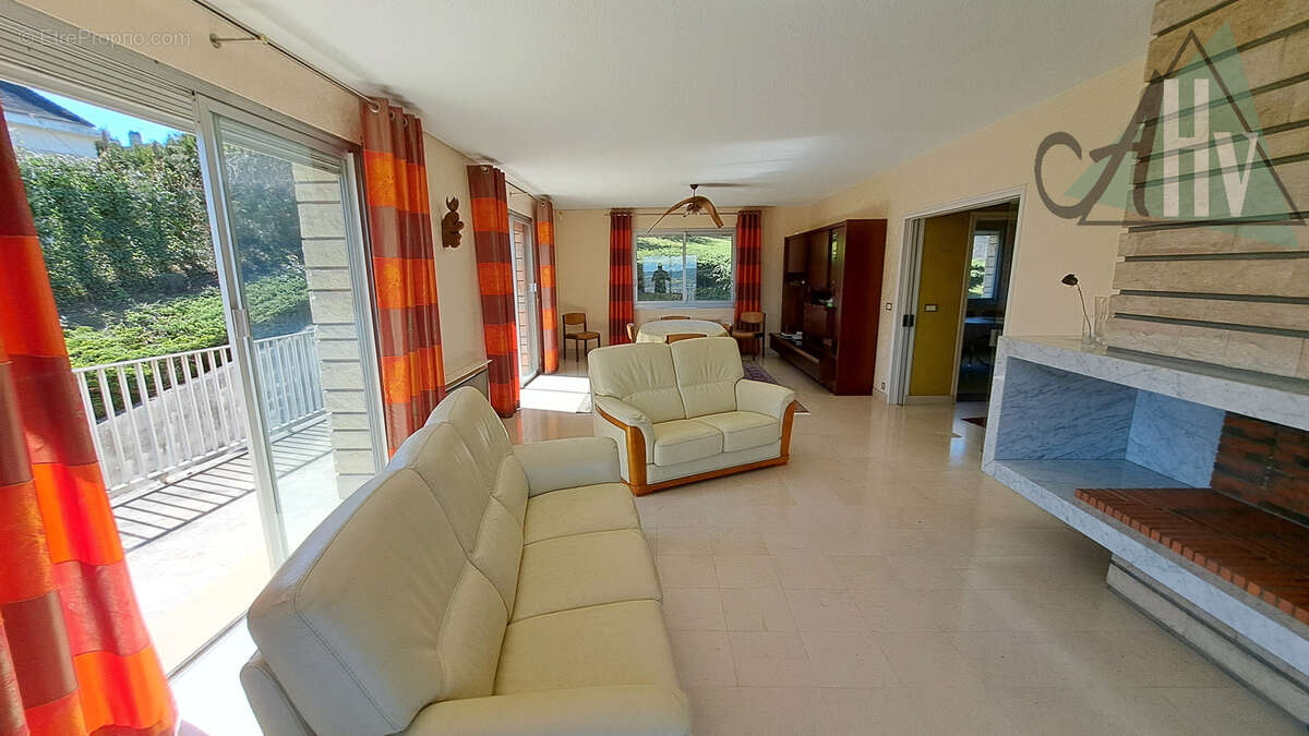 Maison à PARON