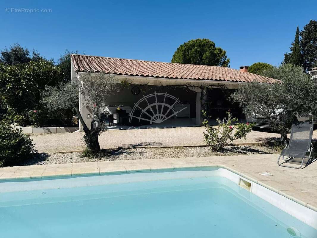 Maison à L'ISLE-SUR-LA-SORGUE