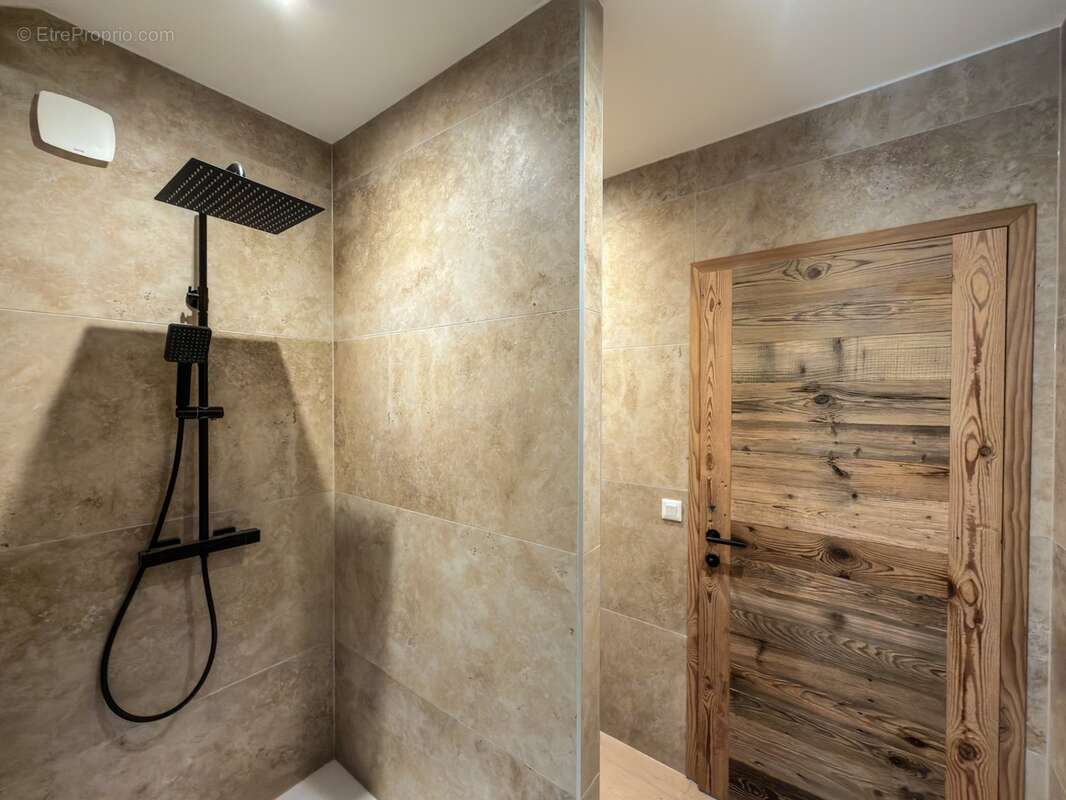 À vendre – Magnifique appartement T5 traversant en triplex de 196,54 m² au sol à Viuz-en-Sallaz - photo 12