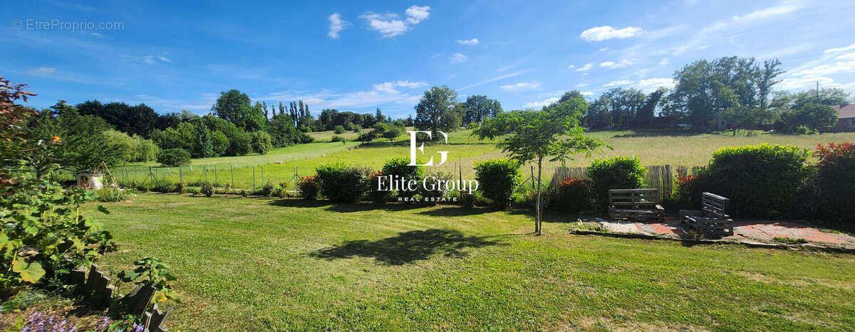 Maison à SAINT-CHAMASSY