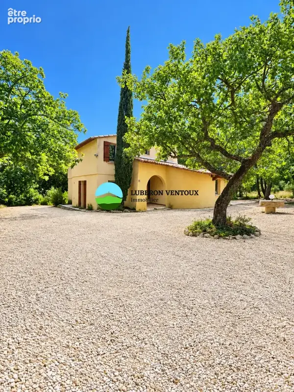 Environnement de qualité en zone agricole sur un terrain très arboré de plus de 4000m2 - photo 2