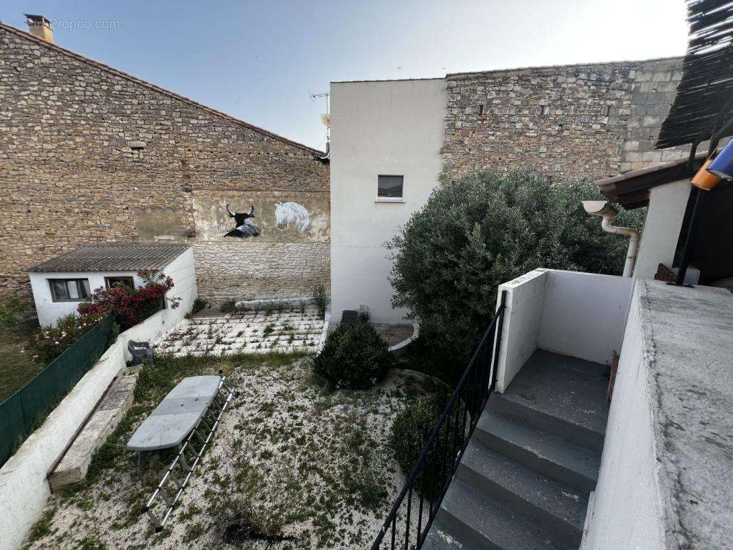Maison 132 m² à Saint-Gilles  - photo 2