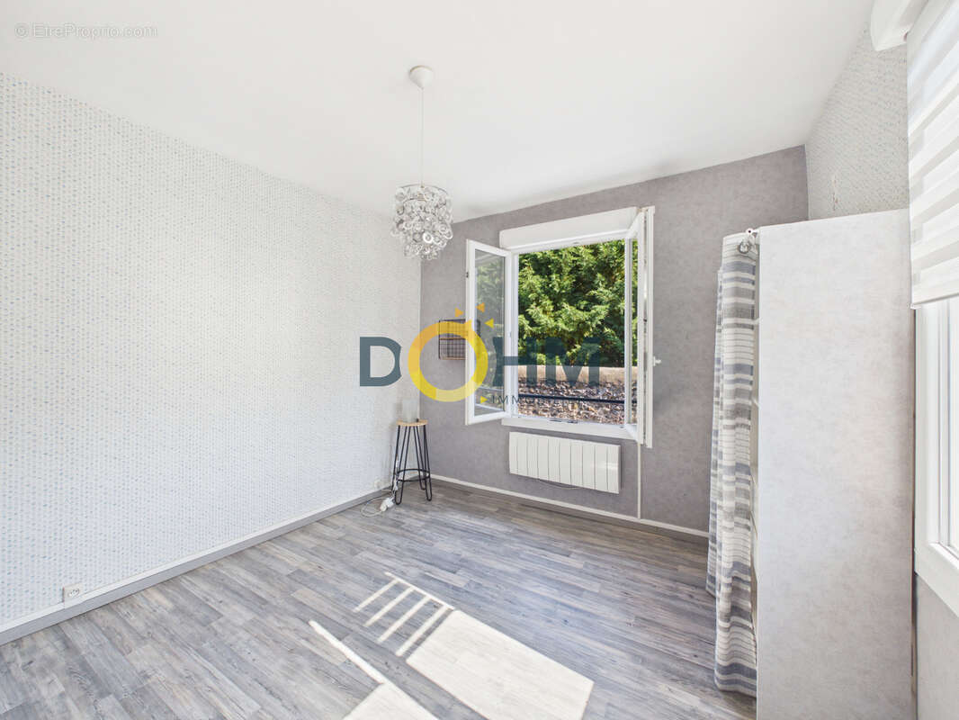 Maison en centre-ville avec jardin et garage - photo 6