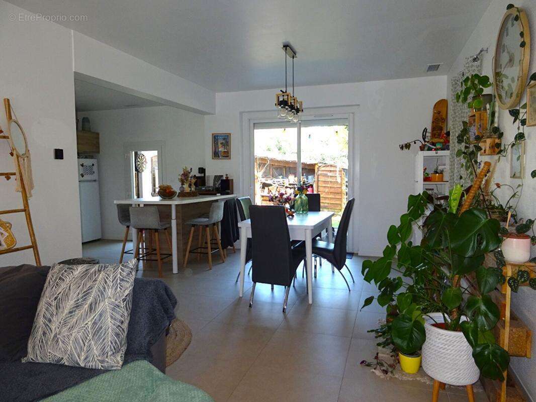 Maison à SAINT-PIERRE-DU-MONT