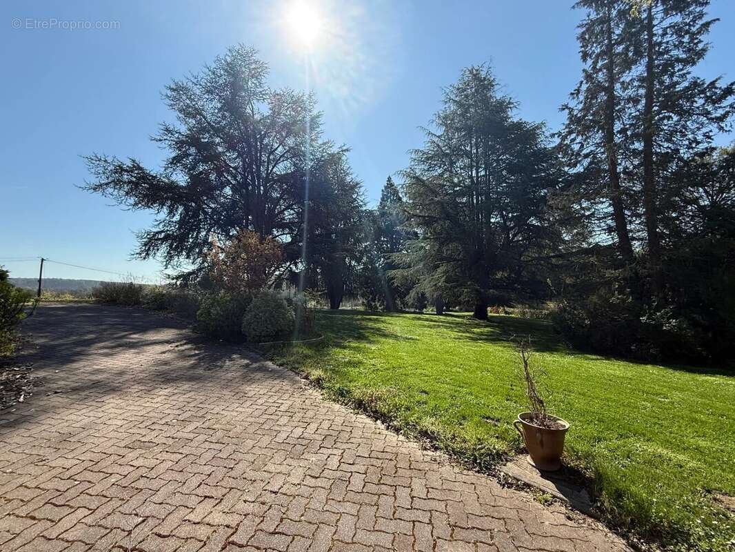 Maison à BREUX-JOUY
