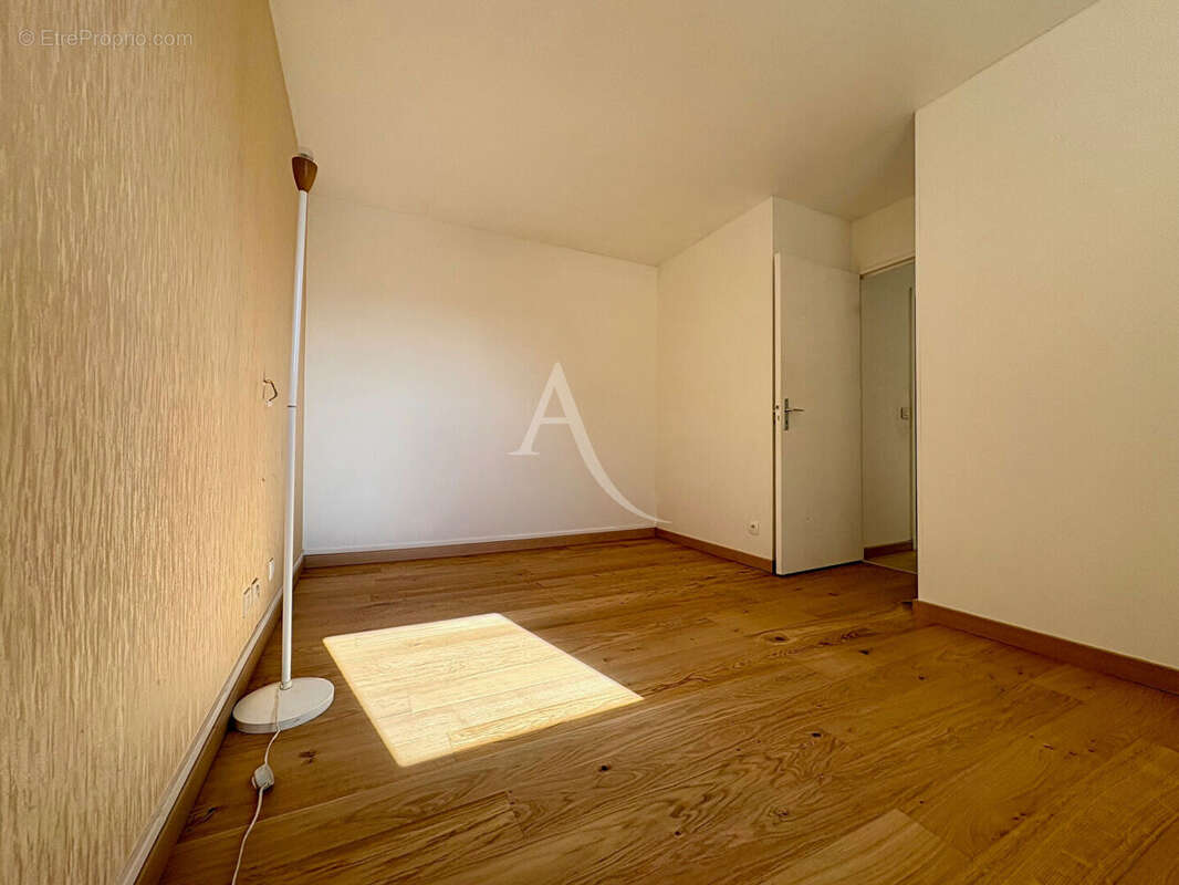 Appartement à BURES-SUR-YVETTE