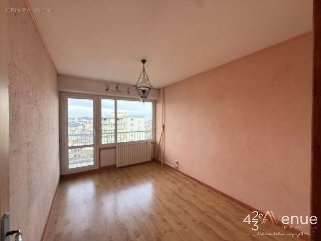 Appartement à SAINT-ETIENNE