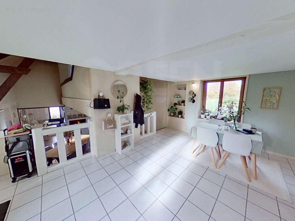 Maison à SAINT-MARTIN-DES-CHAMPS