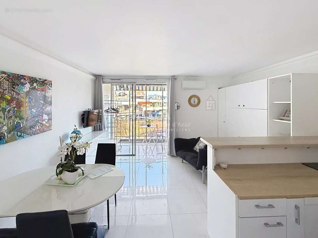 Appartement à SAINT-LAURENT-DU-VAR