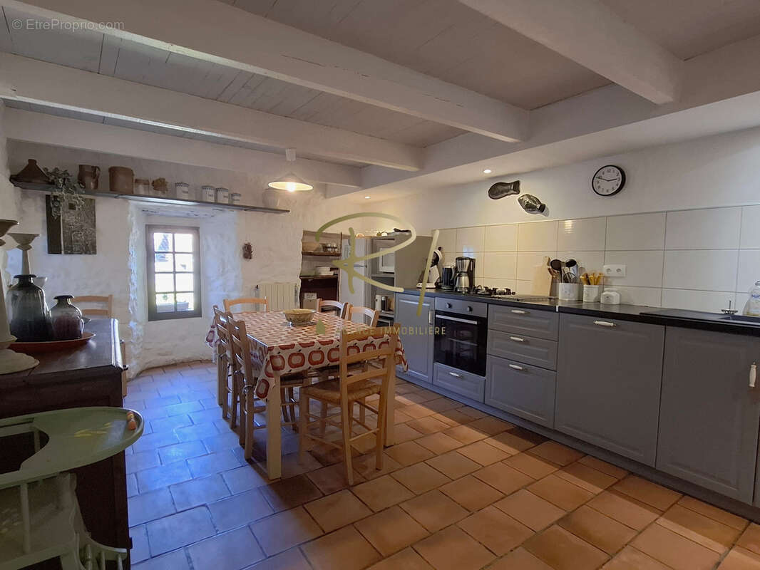 A Vendre - Maison de caractère en pierre proche des Vans - photo 10