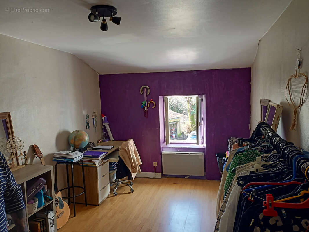 Maison à NIEUL-LE-VIROUIL