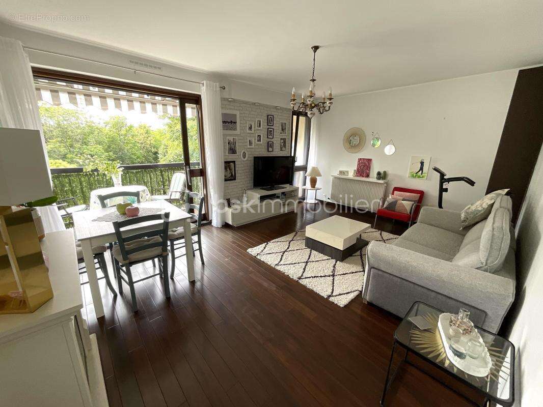 Appartement à TORCY