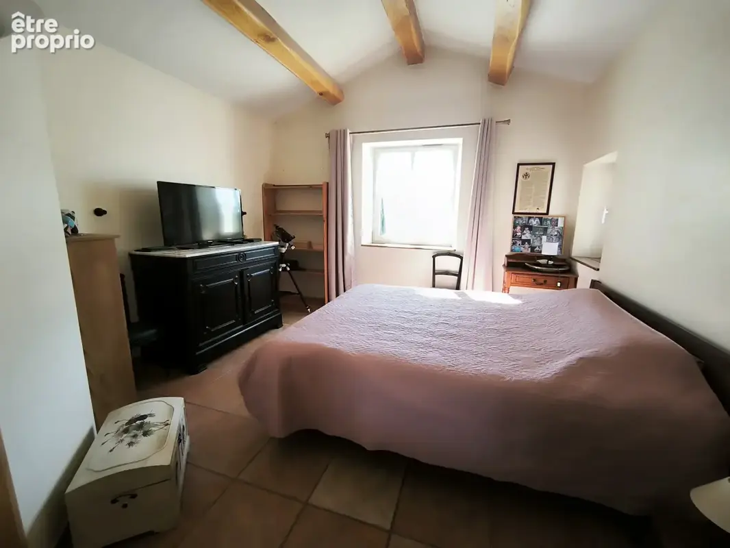 Mas rénové de 195m2 avec 1750m2 de terrain avec vue dégagée - photo 7