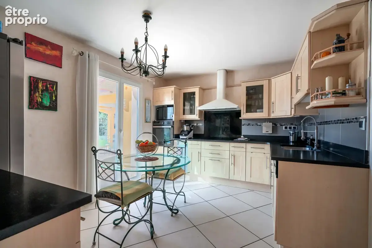 Villa d’architecte avec piscine et jardin paysager de 1 762 m2 - photo 6