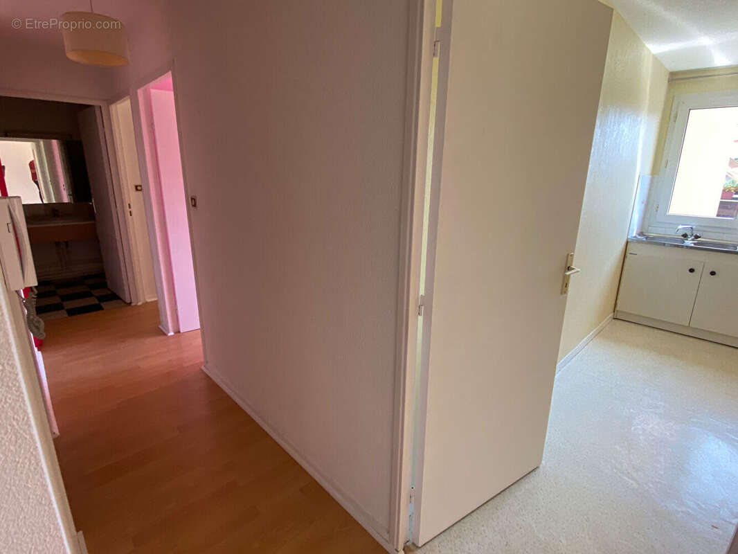 Appartement T3/T4 près de 78m² , Double séjour, balcon plein sud, 2 parkings et 2 caves - photo 12