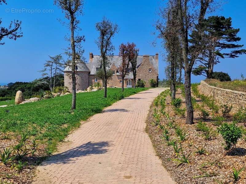 Maison à PLOUGRESCANT