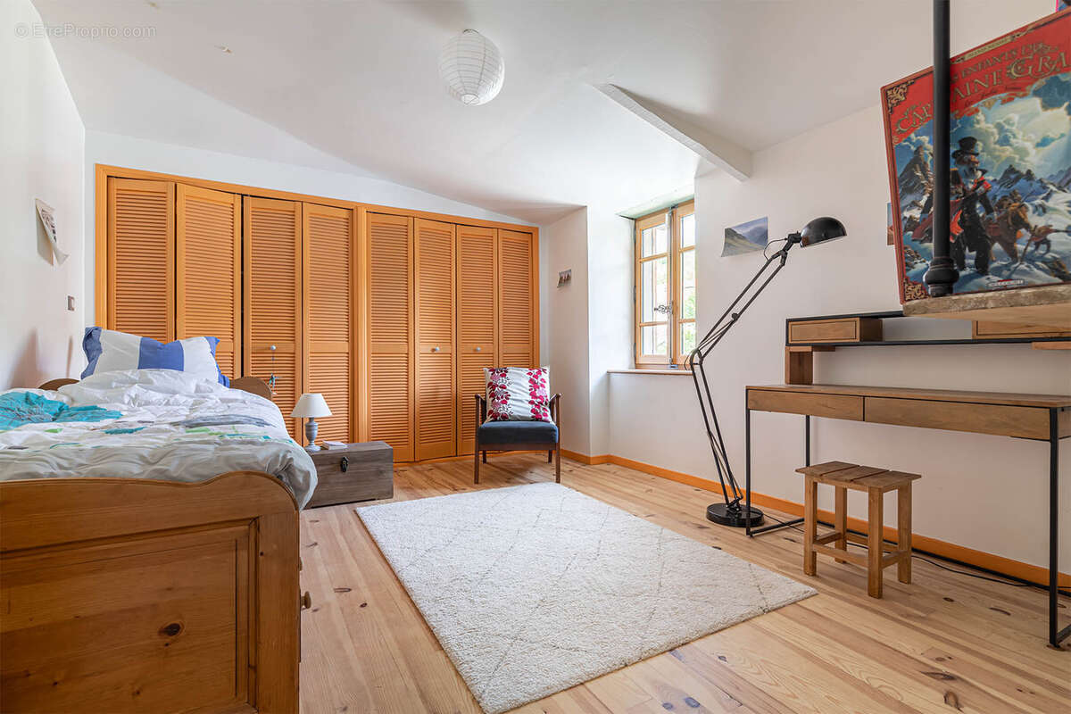 Maison de caractère familiale 6 chambres + bureau avec jardin à Neuville-sur-Saône - photo 12