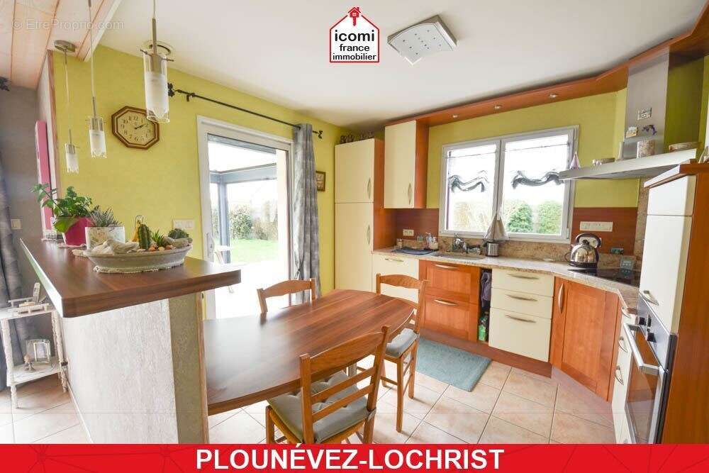 Maison à PLOUNEVEZ-LOCHRIST