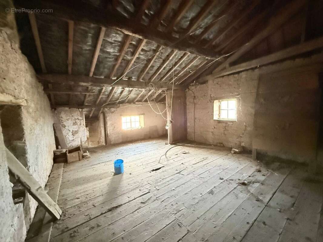 Charmante petite ferme-château entièrement à rénover - photo 17