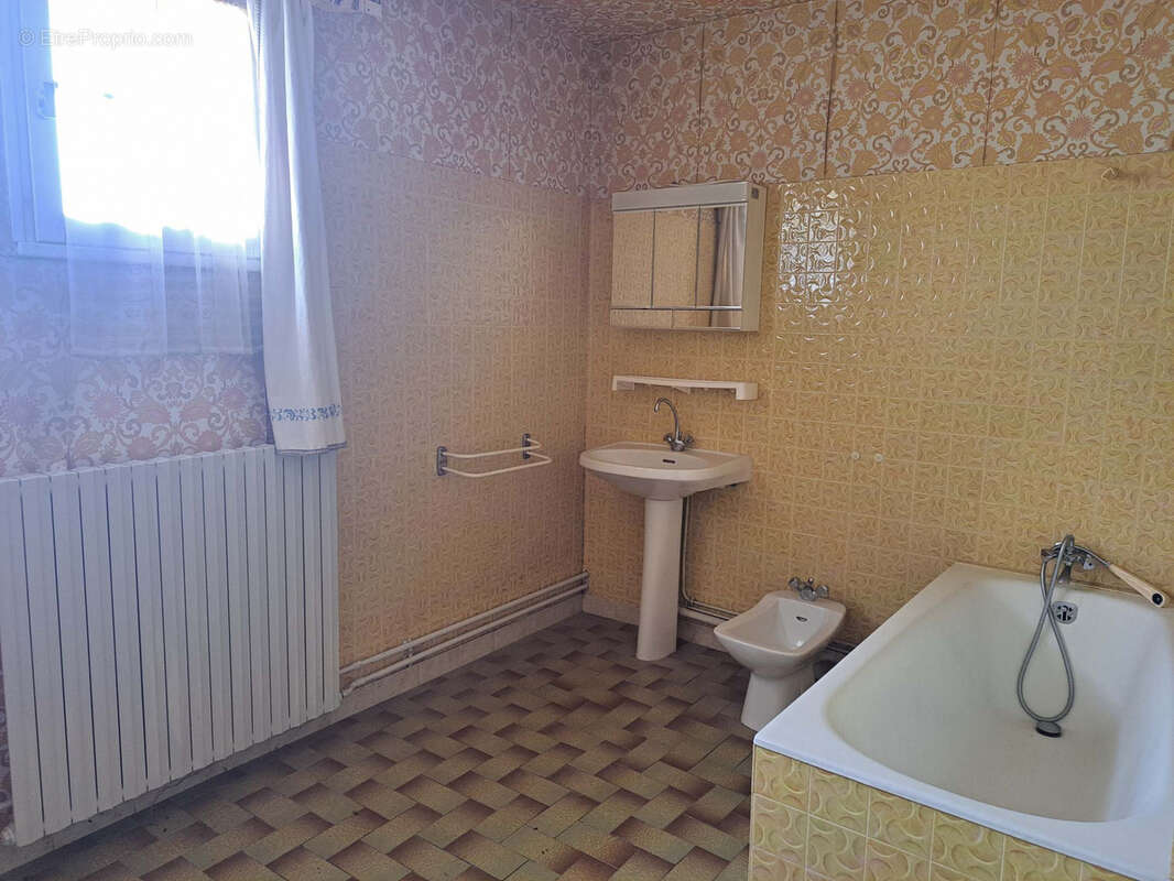 Maison à SAINT-CALAIS