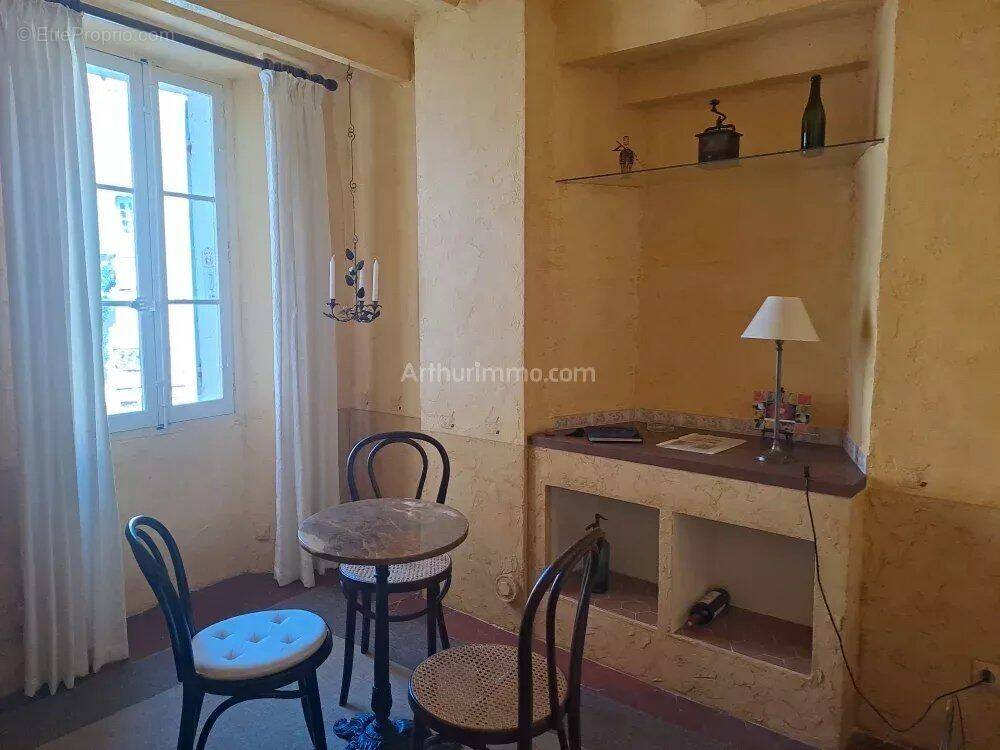 Maison à ENTRECASTEAUX