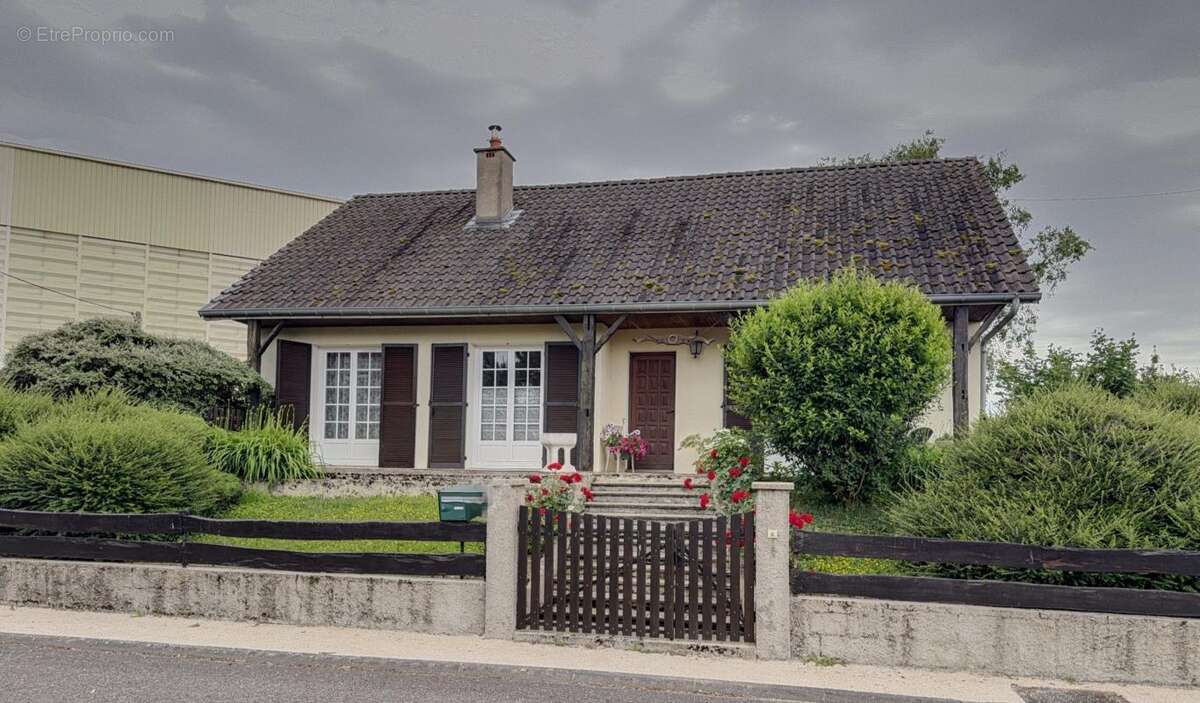 Maison à BRETENIERE